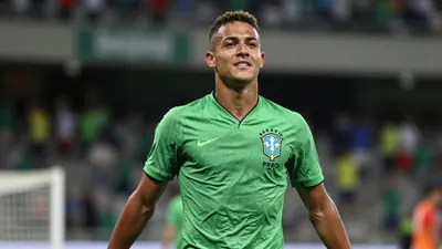 Liverpool mira Rayan após destaque do Brasil na Copa; multa rescisória é de €100 milhões