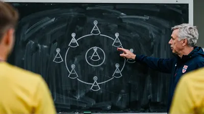 Ancelotti segue à frente da Seleção após derrota contra a Noruega