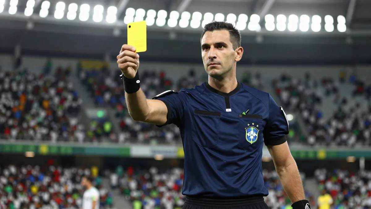 CBF Aplica Novas Regras de Árbitro no Futebol Brasileiro